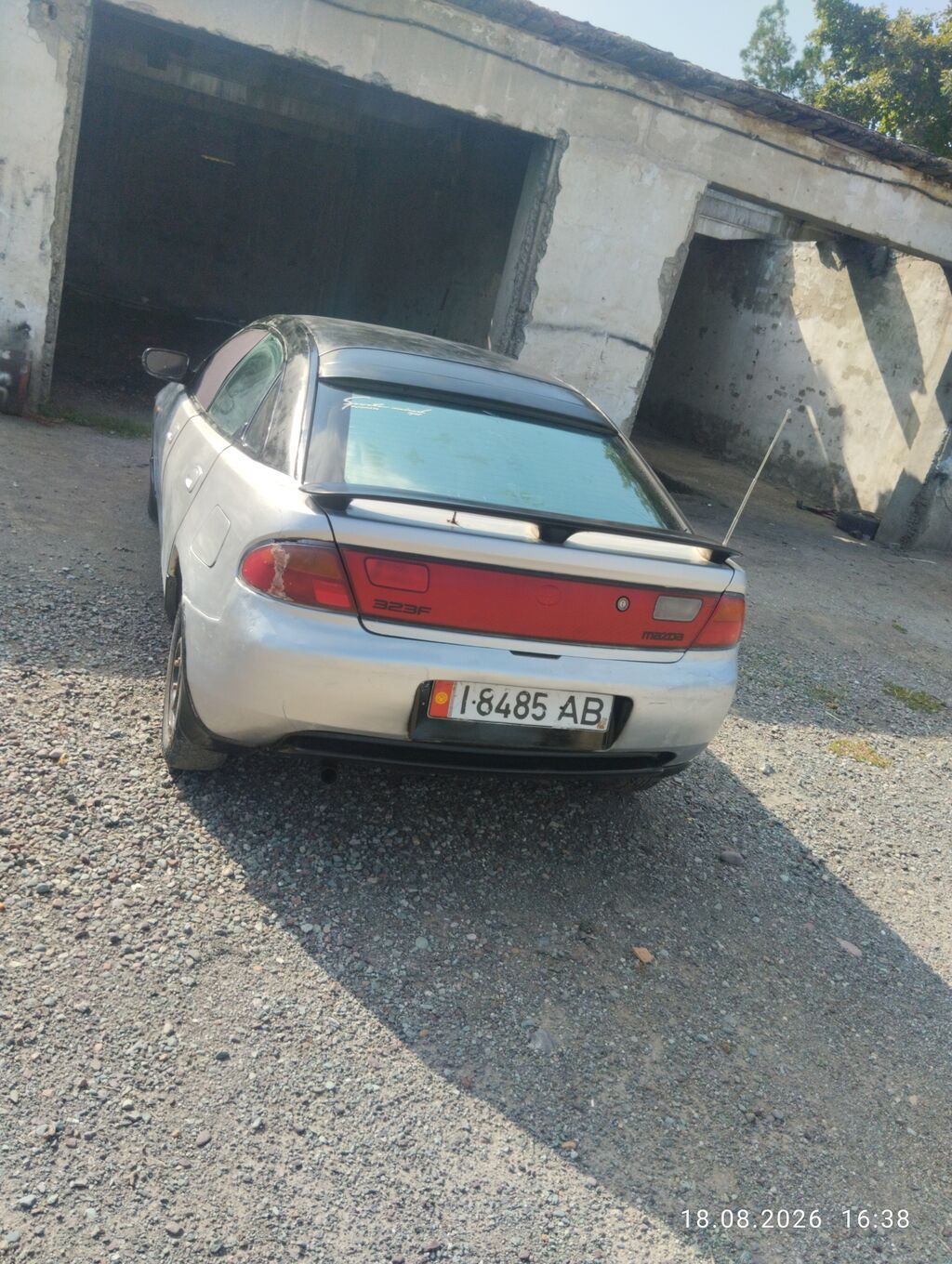 Mazda 323: 1996 г., Хэтчбэк: фото 2