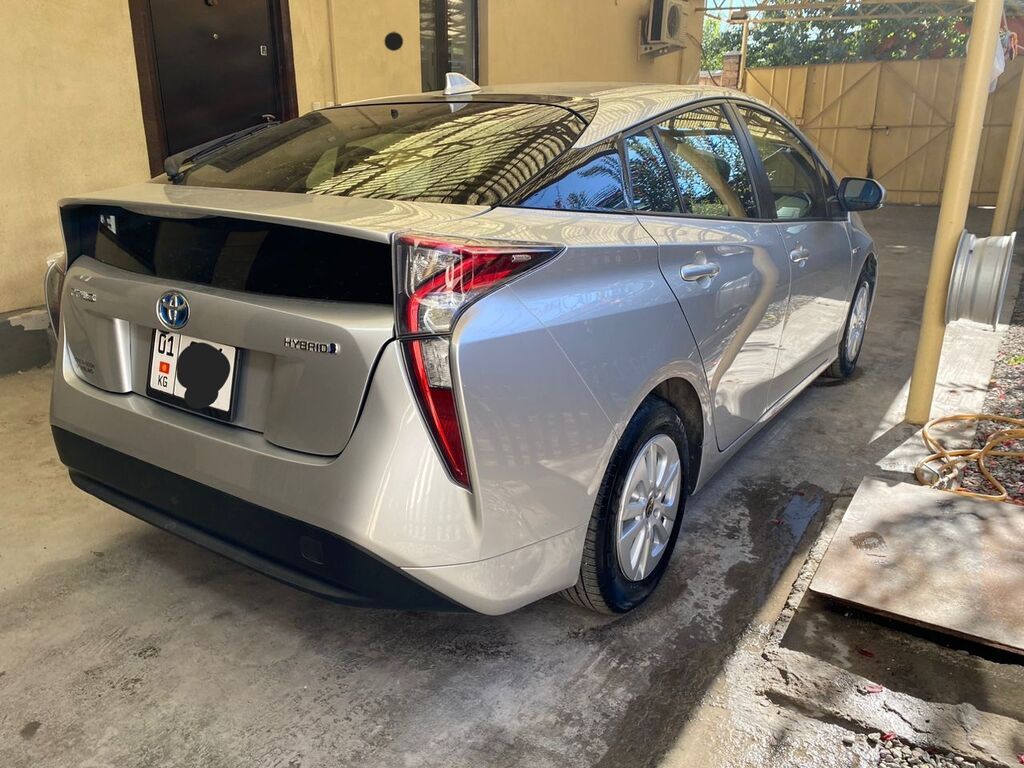 Toyota Prius: 2016 г., Автомат, Гибрид, Хэтчбэк: фото 2