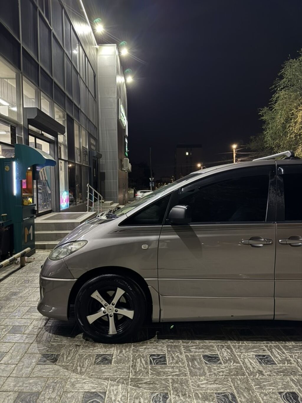 Toyota Estima: 2004 г., 3 л, Автомат, Газ, Минивэн: фото 6