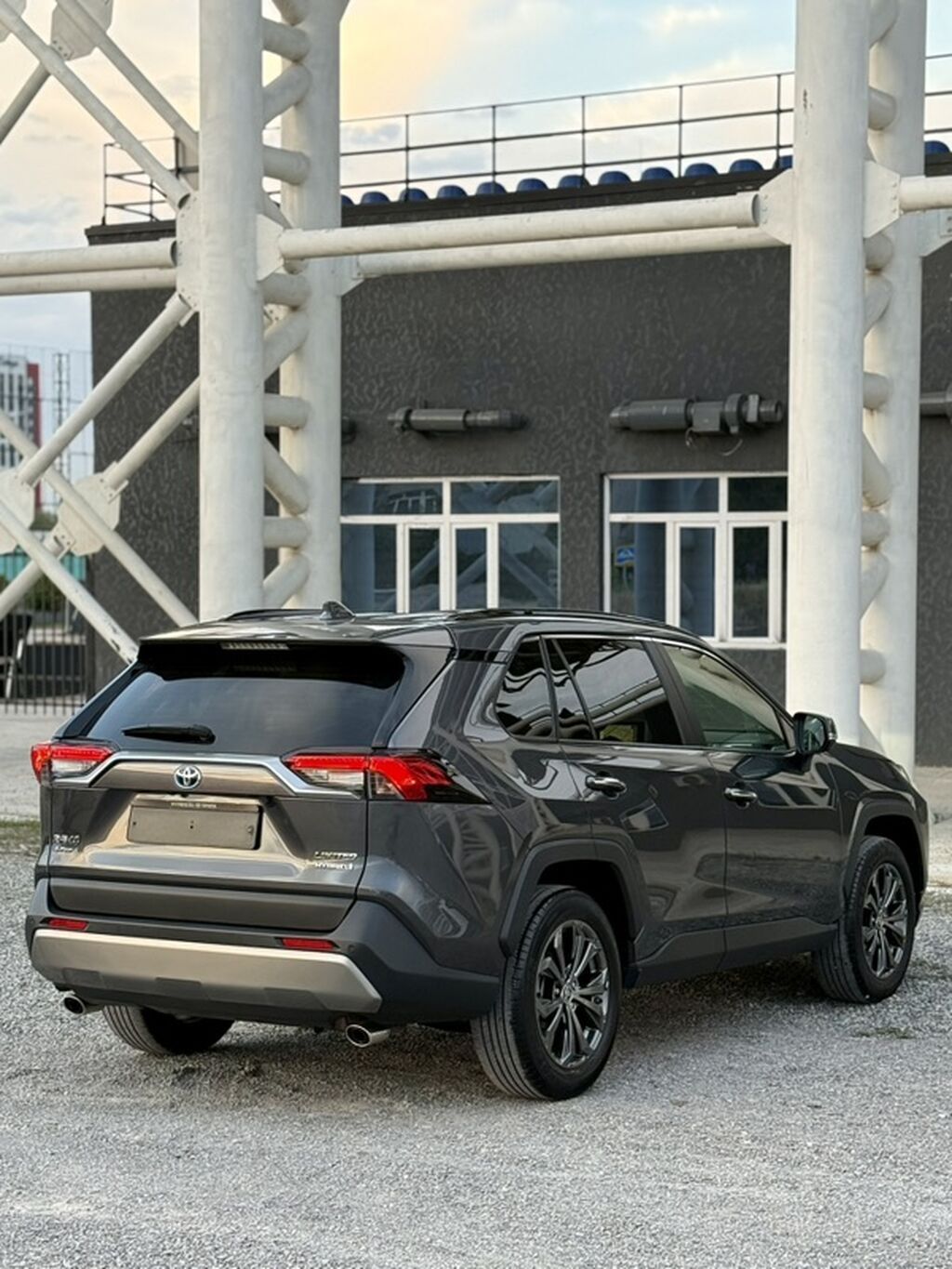 Toyota RAV4: 2023 г., 2 л, Вариатор, Бензин, Кроссовер: фото 4