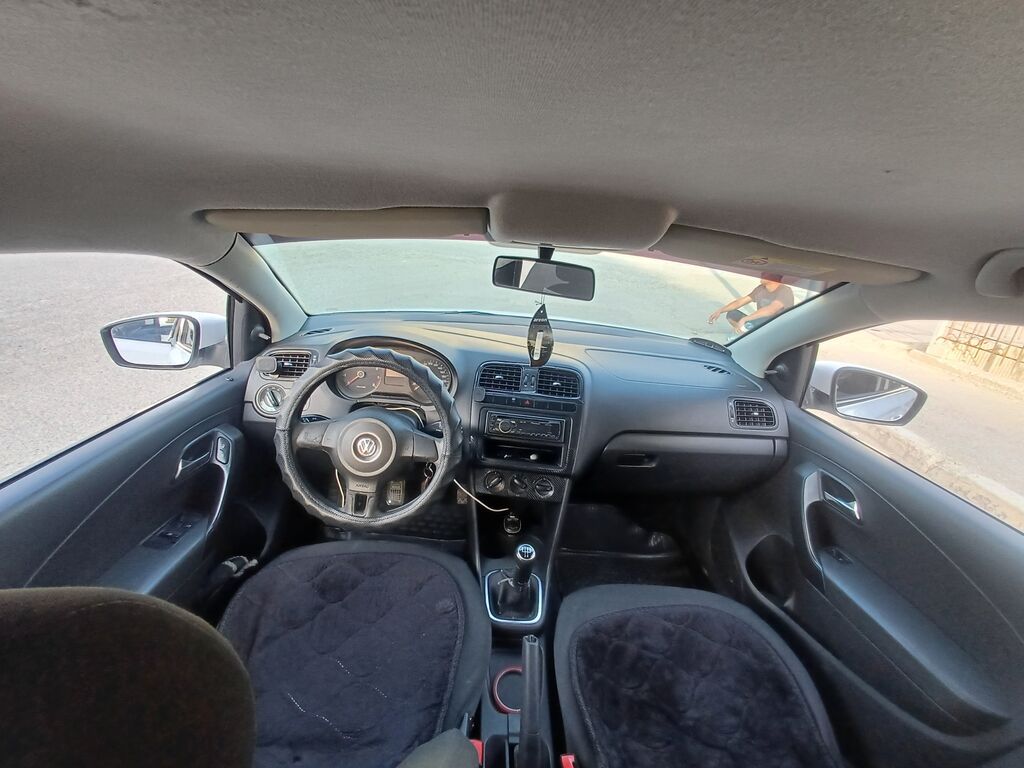Volkswagen Polo: 2012 г., 1.6 л, Механика, Бензин, Седан: фото 5