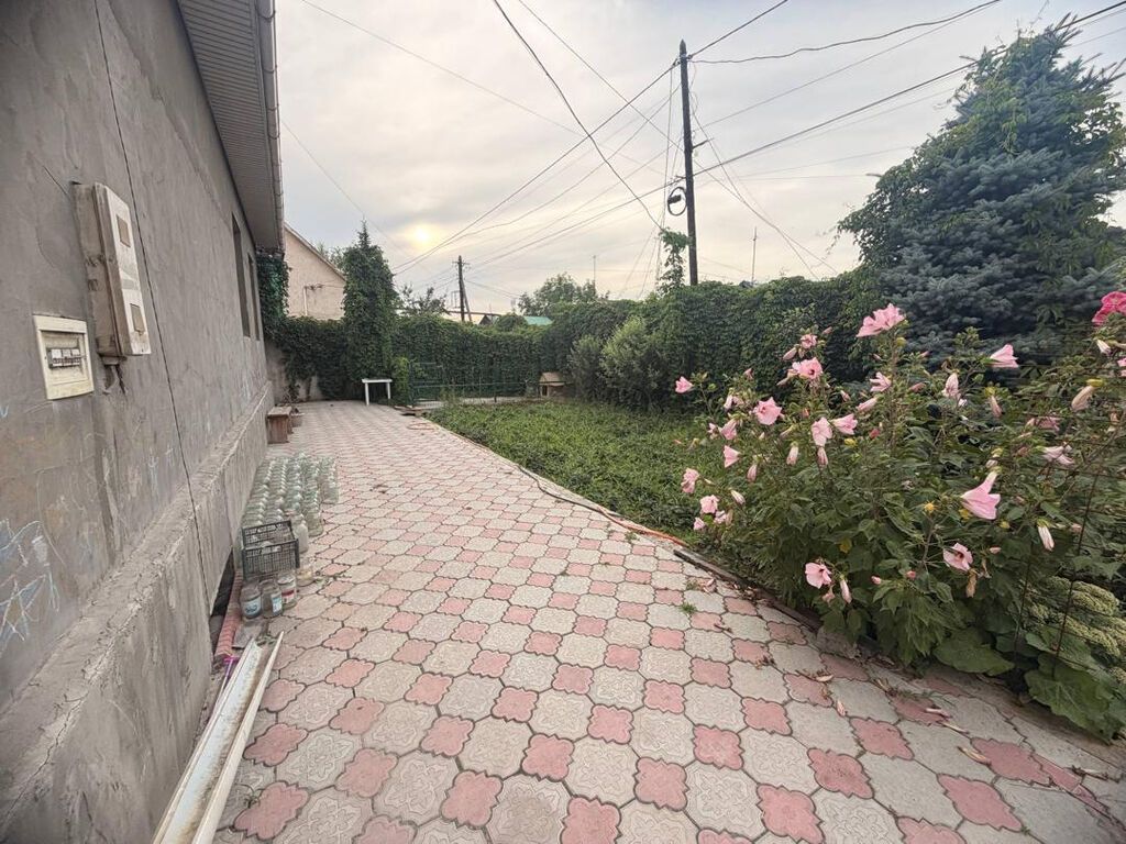 4 комнаты, 268 м², 8 соток, Бишкек, Киркомстром