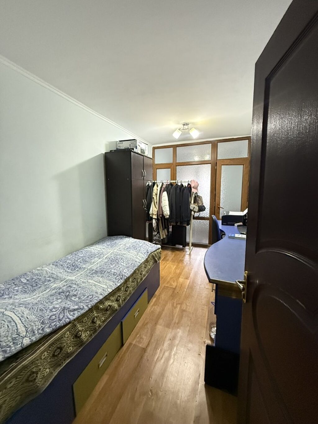 3 комнаты, 55 м², Ак-Эмир рынок 3 этаж, Старый ремонт: фото 2
