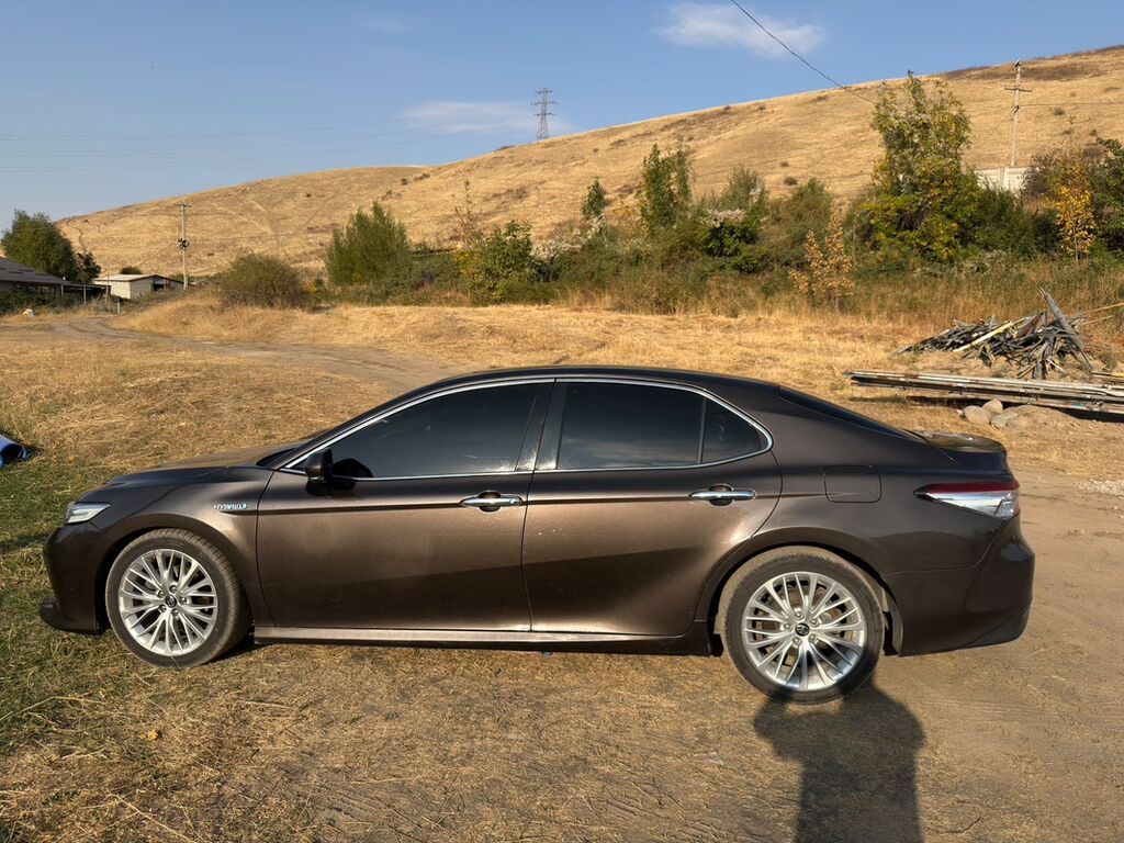 Toyota Camry: 2018 г., Гибрид, Седан: фото 5
