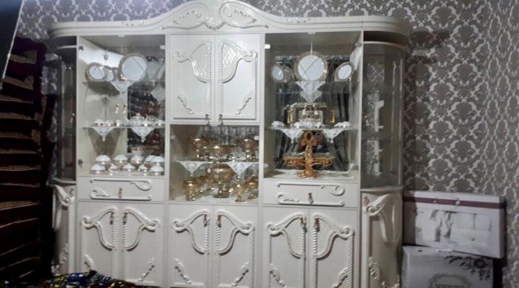 Классический большой буфет-витрина для гостиной/столовой. - Материал — фото 2