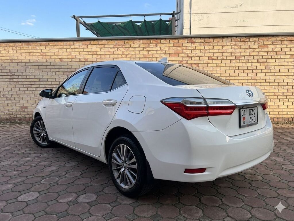 Toyota Corolla: 2019 г., 1.8 л, Вариатор, Гибрид, Седан: фото 2