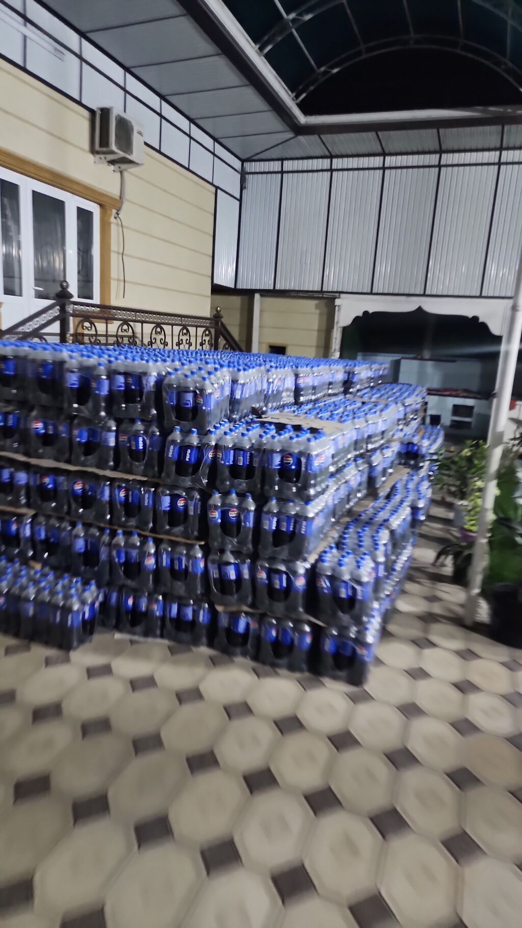 Pepsi, газированный напиток, фасовка для опта. - Объем бутылки: 2 л — фото 1