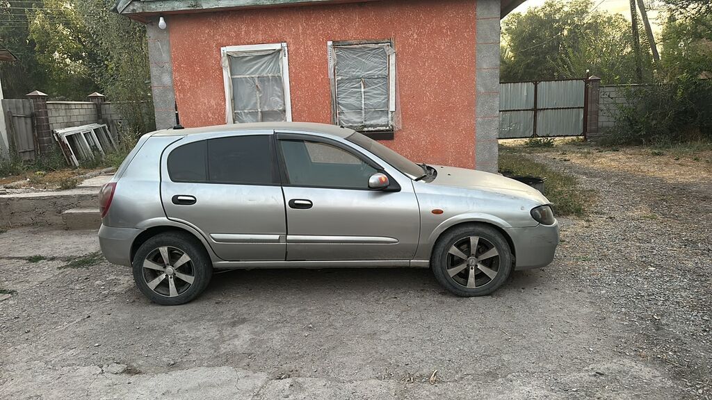 Nissan Almera Tino