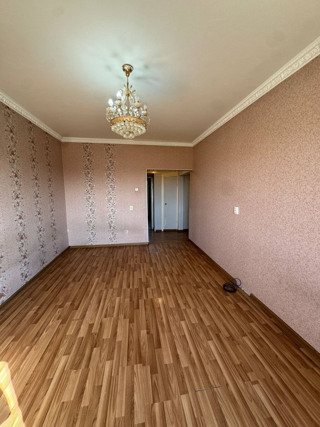 2 комнаты, 54 м², 9 мкр 106 серия, 9 этаж, Старый ремонт: фото 2