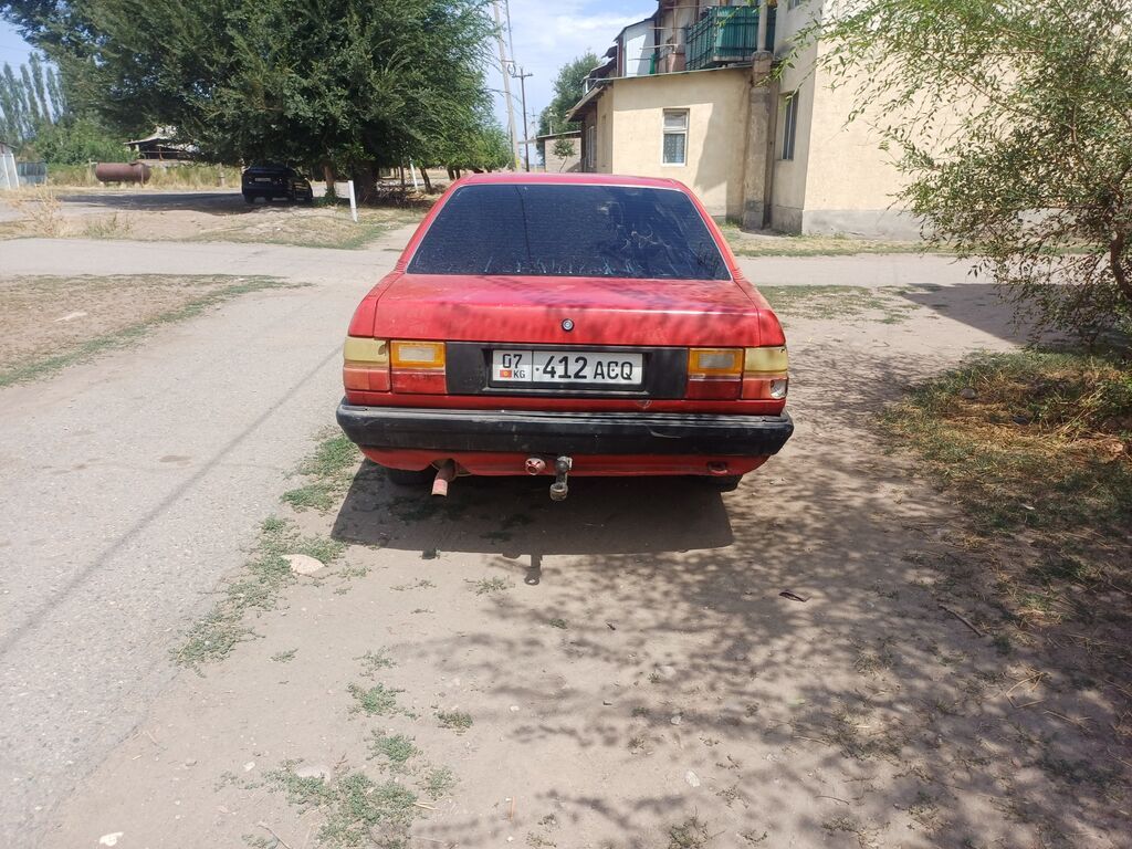 Audi 100: 1986 г., 2.2 л, Механика, Бензин, Седан: фото 2