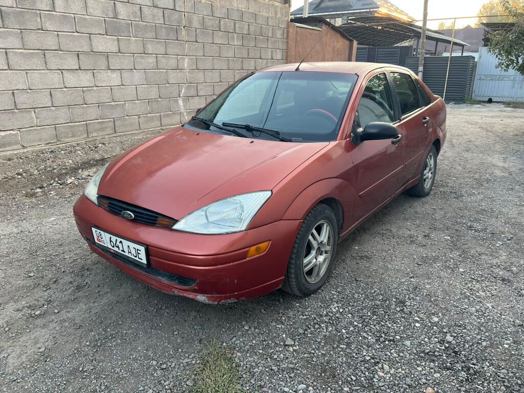 Ford Focus: 2000 г., 2 л, Автомат, Бензин, Седан: фото 2