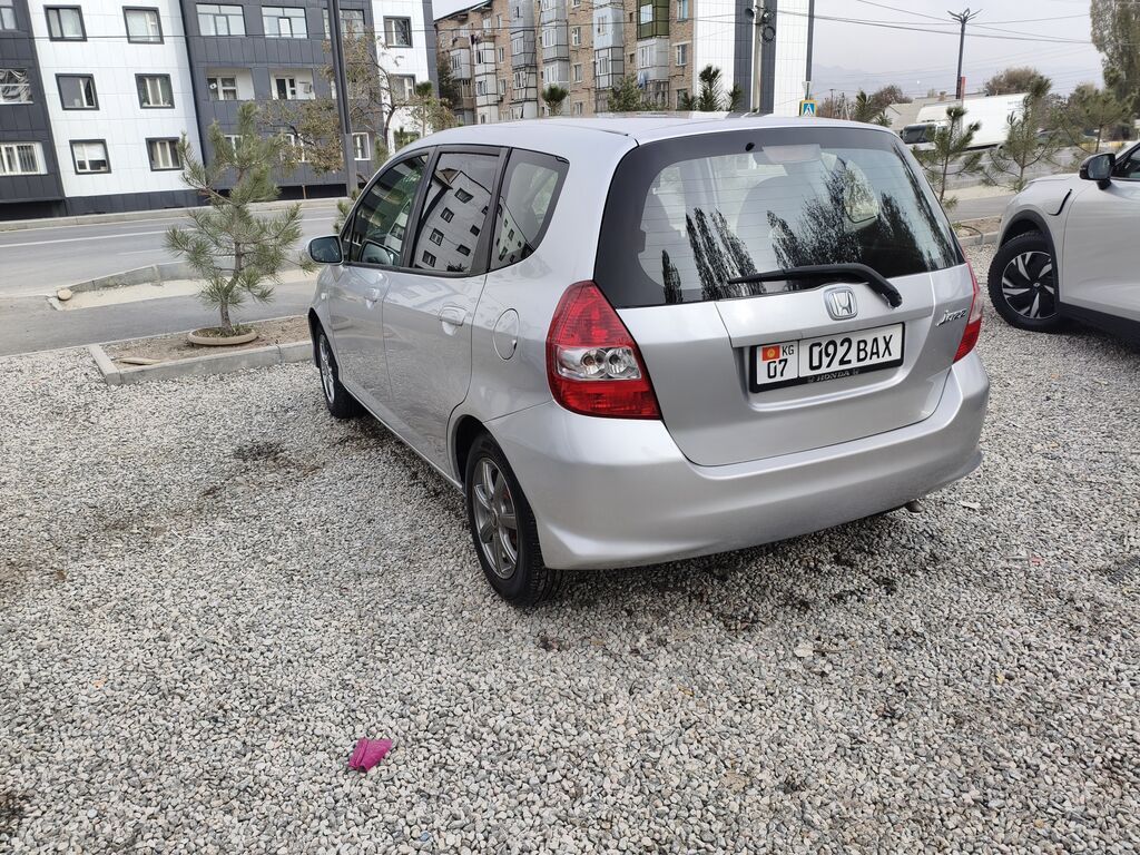 Honda Fit: 2006 г., 1.4 л, Механика, Бензин, Хэтчбэк: фото 4