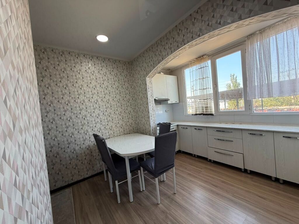 2 комнаты, 57 м², ул. Баха / Гагарина 106 серия улучшенная, 1 этаж, Косметический ремонт: фото 4