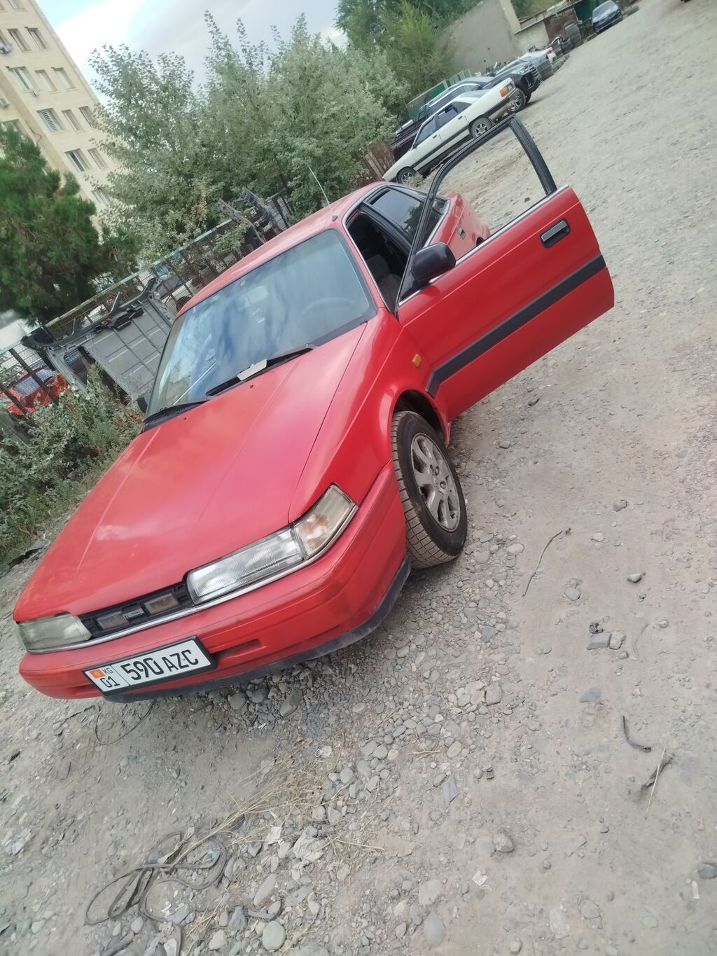 Mazda 626: 1989 г., 2.2 л, Автомат, Хэтчбэк: фото 2