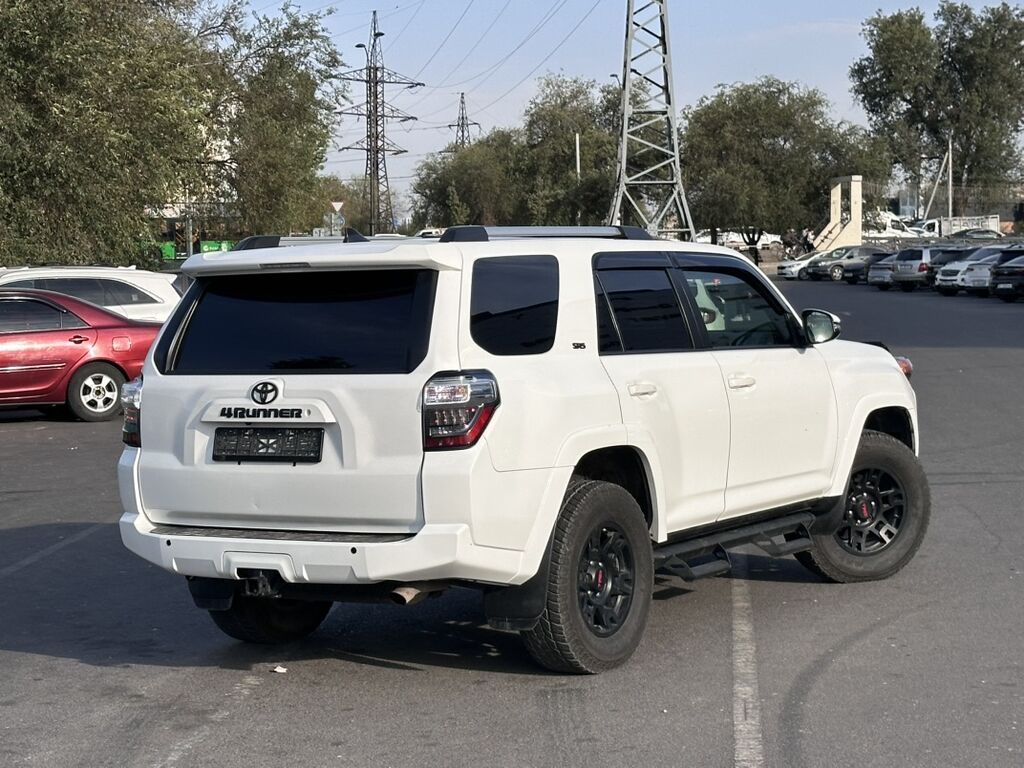 Toyota 4Runner: 2019 г., 4 л, Автомат, Бензин, Внедорожник: фото 7