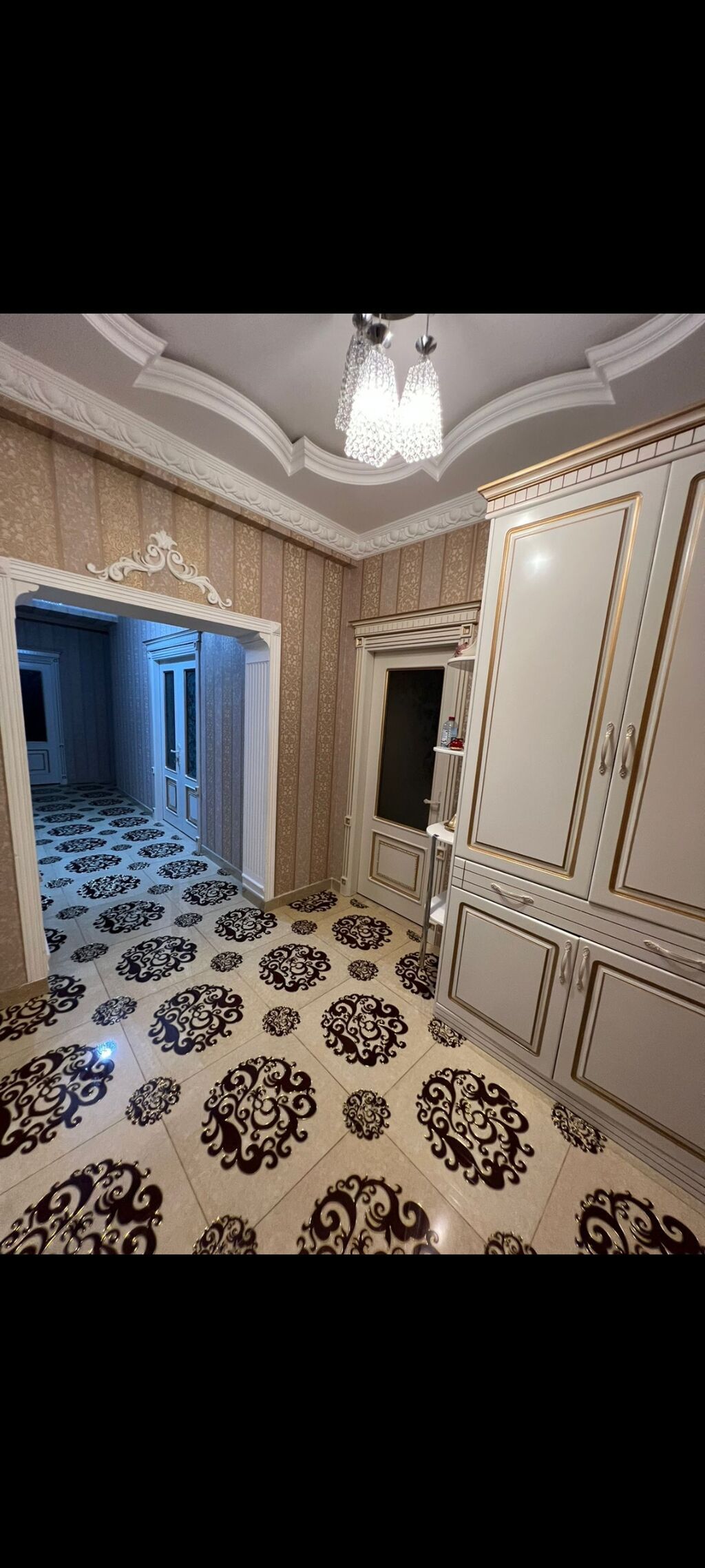 Barokko üslubunda tam mebel və dekorla təchiz olunmuş geniş mənzil