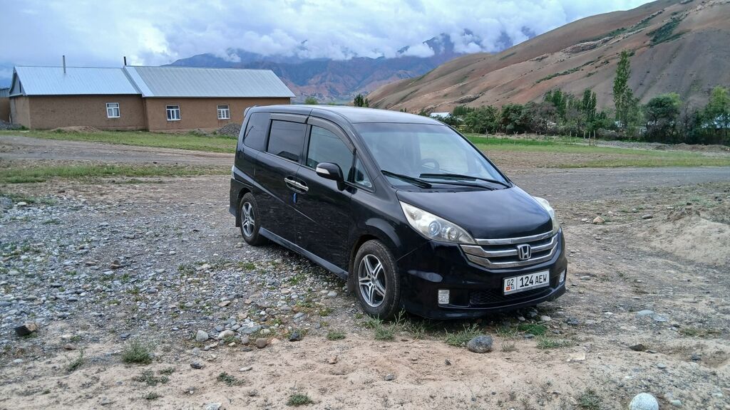 Honda Stepwgn: 2008 г., 2 л, Автомат, Бензин, Минивэн: фото 2
