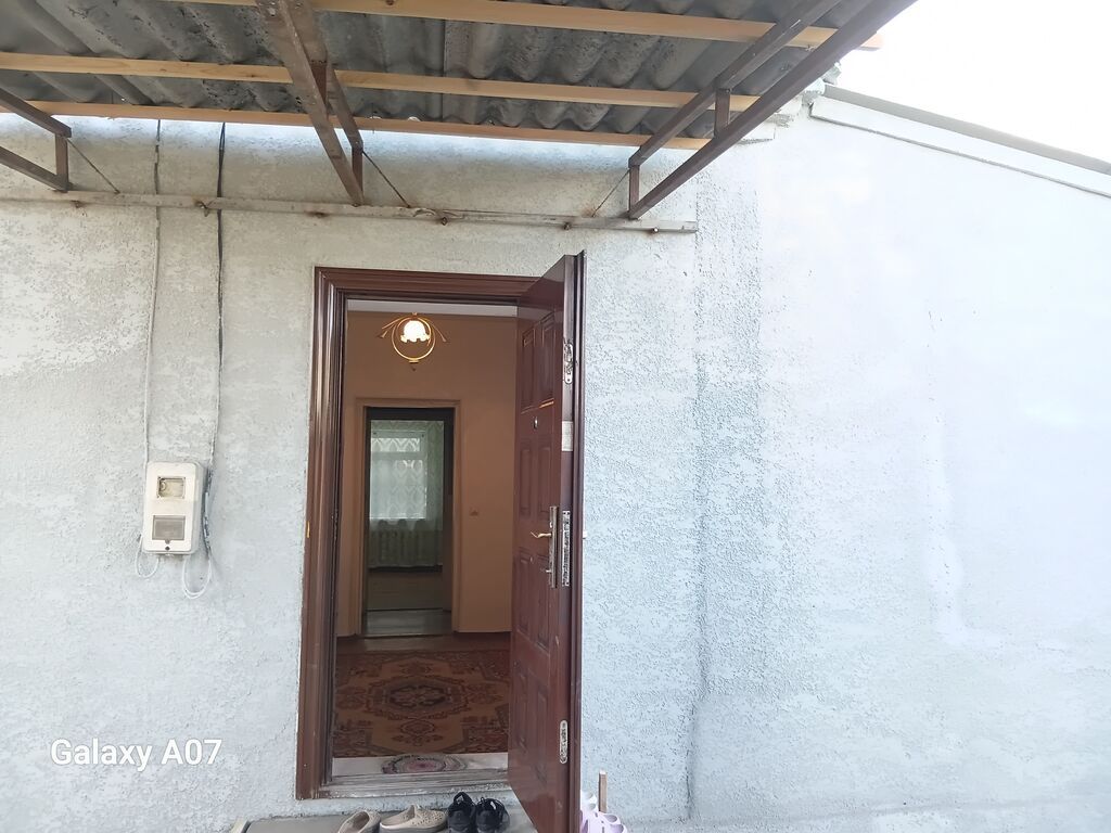 3 комнаты, 65 м², 2 соток, Бишкек, Красный Строитель ж/м Агентство недвижимости: фото 1