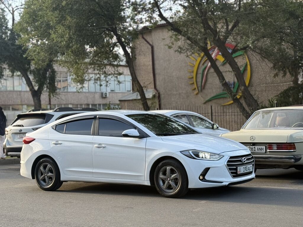 Hyundai Elantra: 2017 г., 1.7 л, Автомат, Дизель, Седан: фото 3