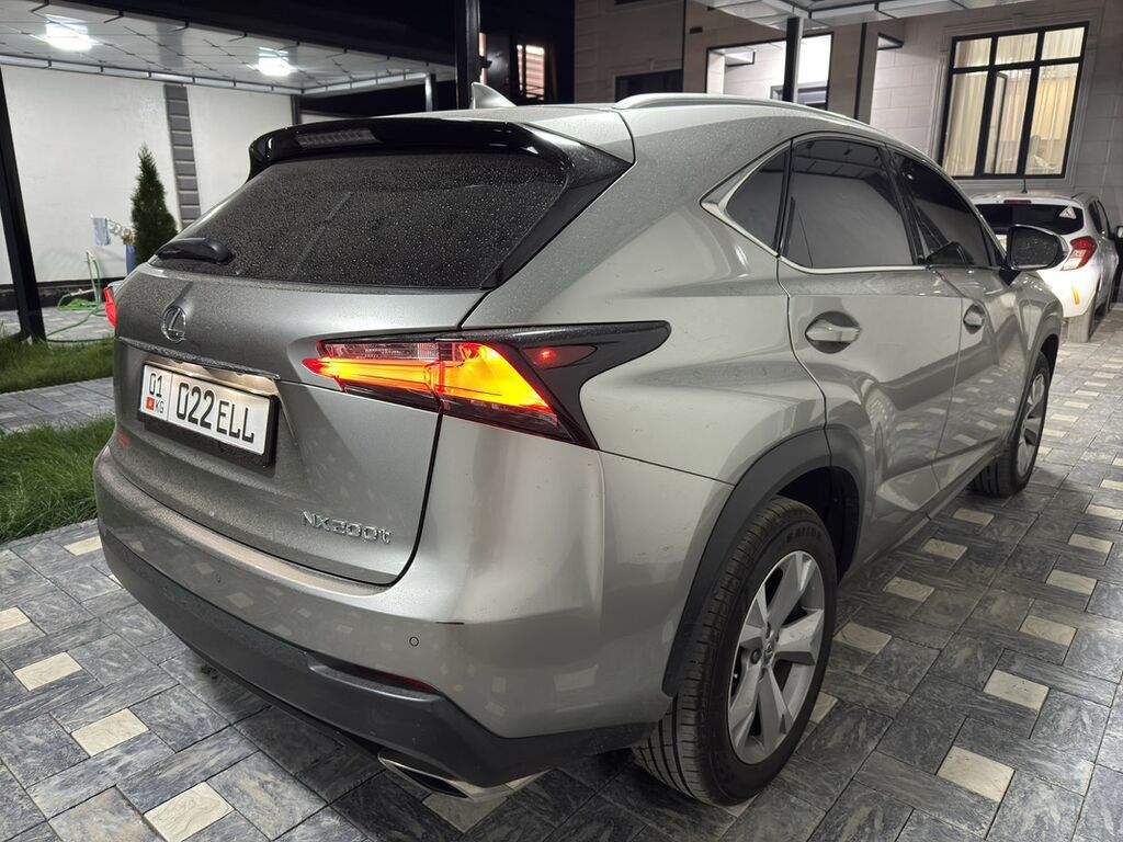 Lexus NX: 2017 г., 2 л, Автомат, Бензин, Кроссовер: фото 3