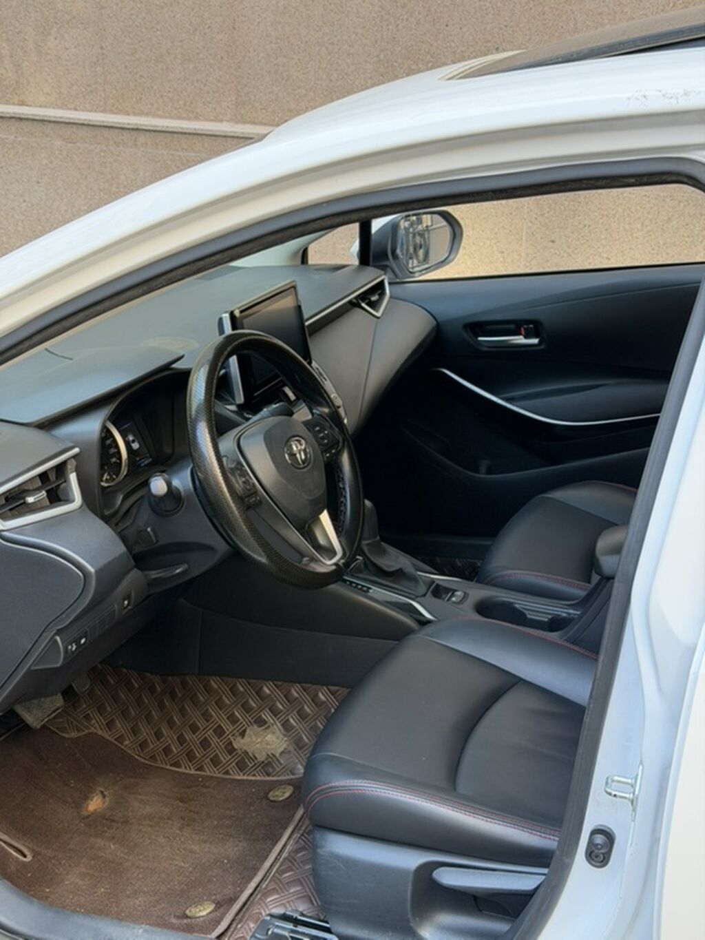Toyota Corolla: 2021 г., 1.8 л, Автомат, Гибрид, Седан: фото 6
