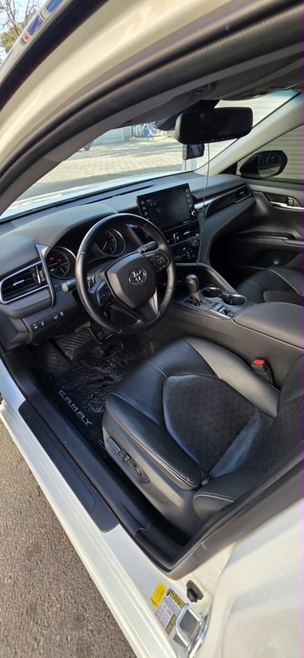 Toyota Camry: 2022 г., 2.5 л, Автомат, Гибрид, Седан: фото 7