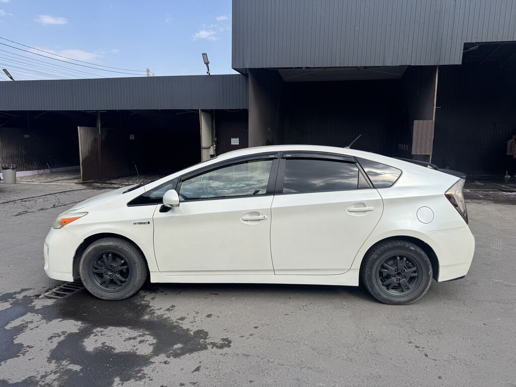 Toyota Prius: 2013 г., 1.8 л, Вариатор, Гибрид, Лифтбек: фото 4