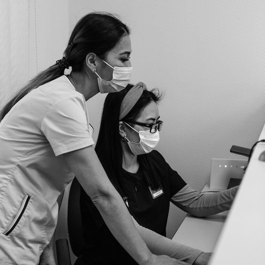 В стоматологическую клинику, требуются врачи стоматологи: 200000 KGS ᐈ ...