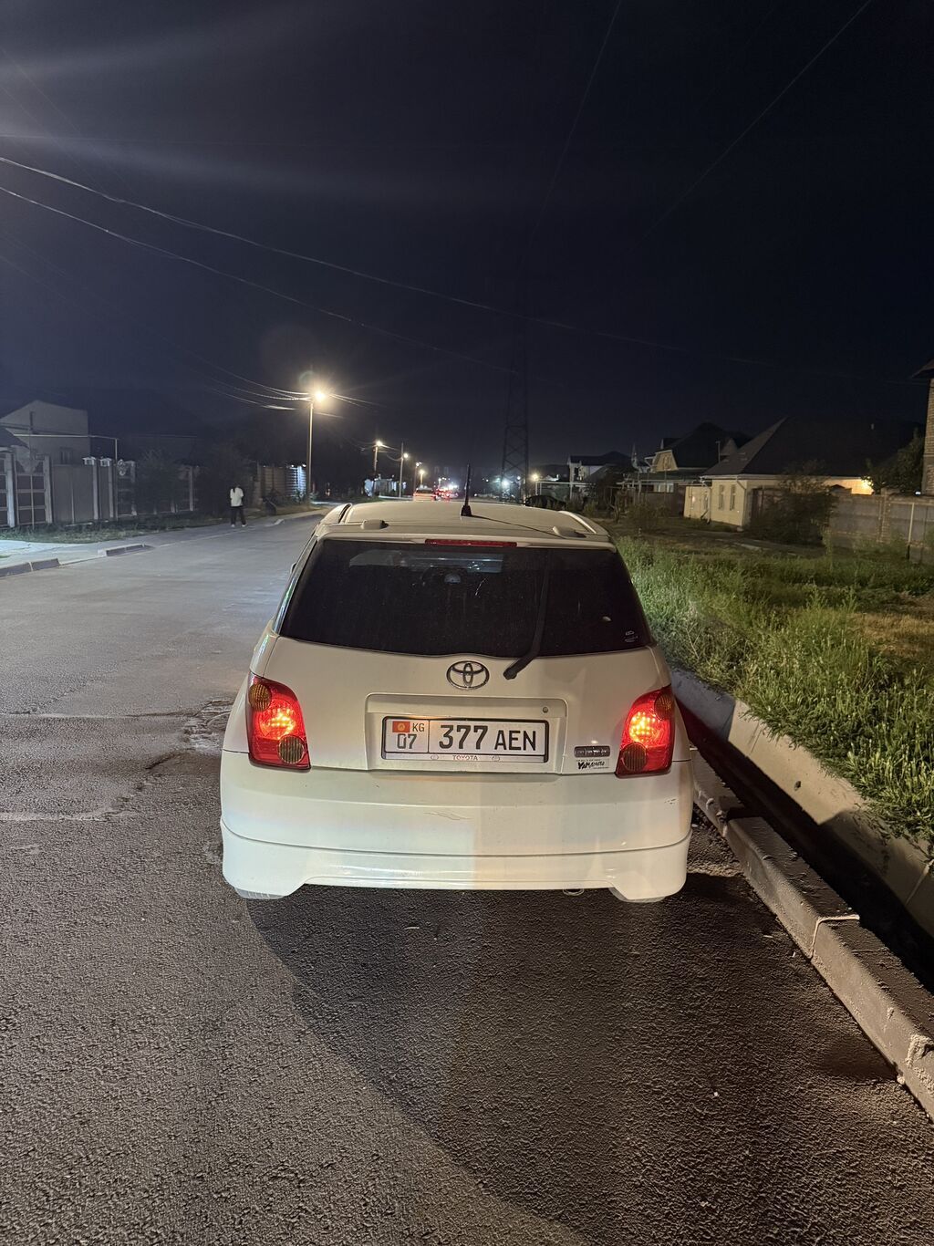 Toyota Ist: 2003 г., 1.5 л, Автомат, Бензин, Хэтчбэк: фото 3