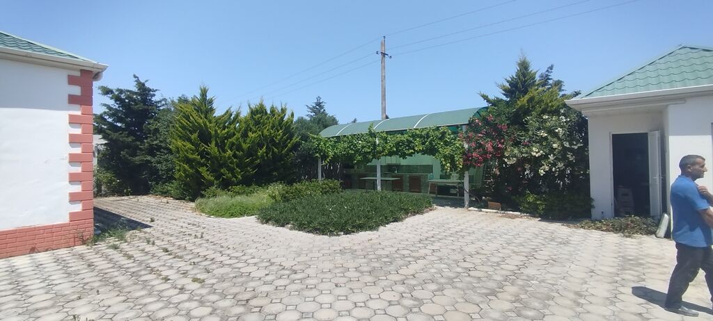 3 otaqlı, 135 kv. m, Yeni təmirli