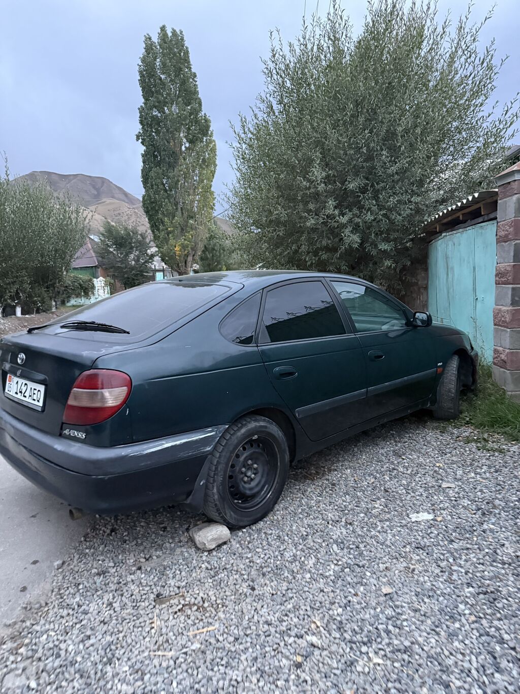 Toyota Avensis: 2001 г., 1.8 л, Механика, Хэтчбэк: фото 4