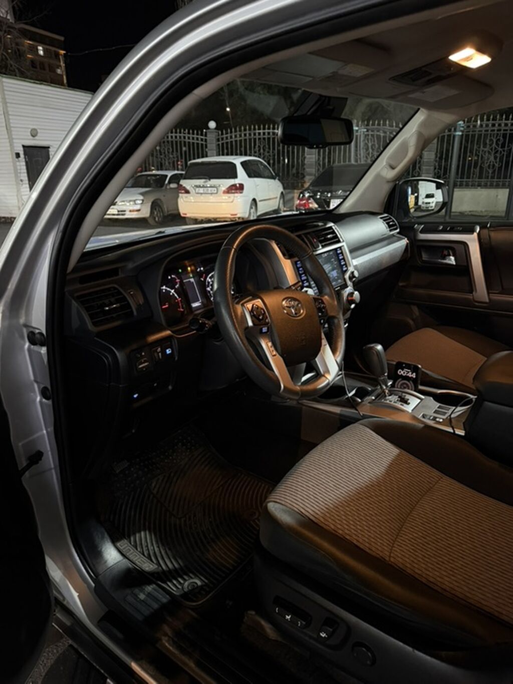 Toyota 4Runner: 2021 г., 4 л, Автомат, Бензин, Внедорожник: фото 7