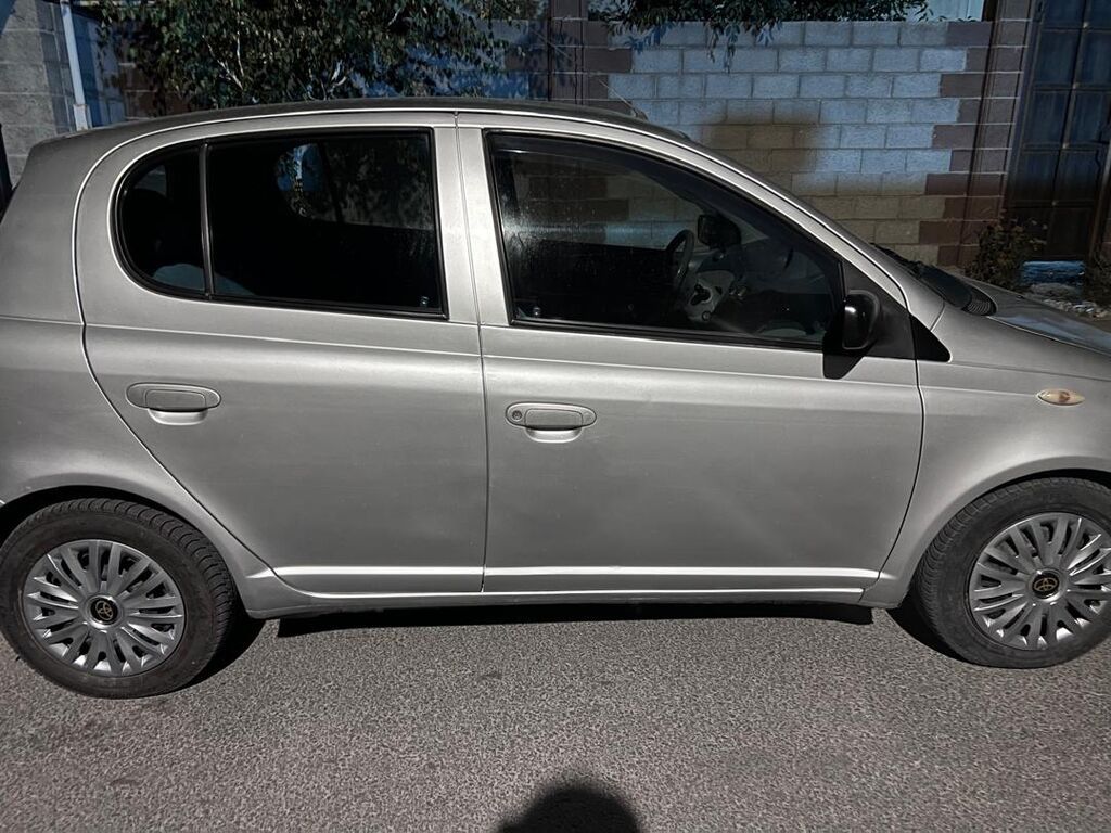 Toyota Yaris: 2000 г., Автомат, Бензин, Хэтчбэк: фото 6
