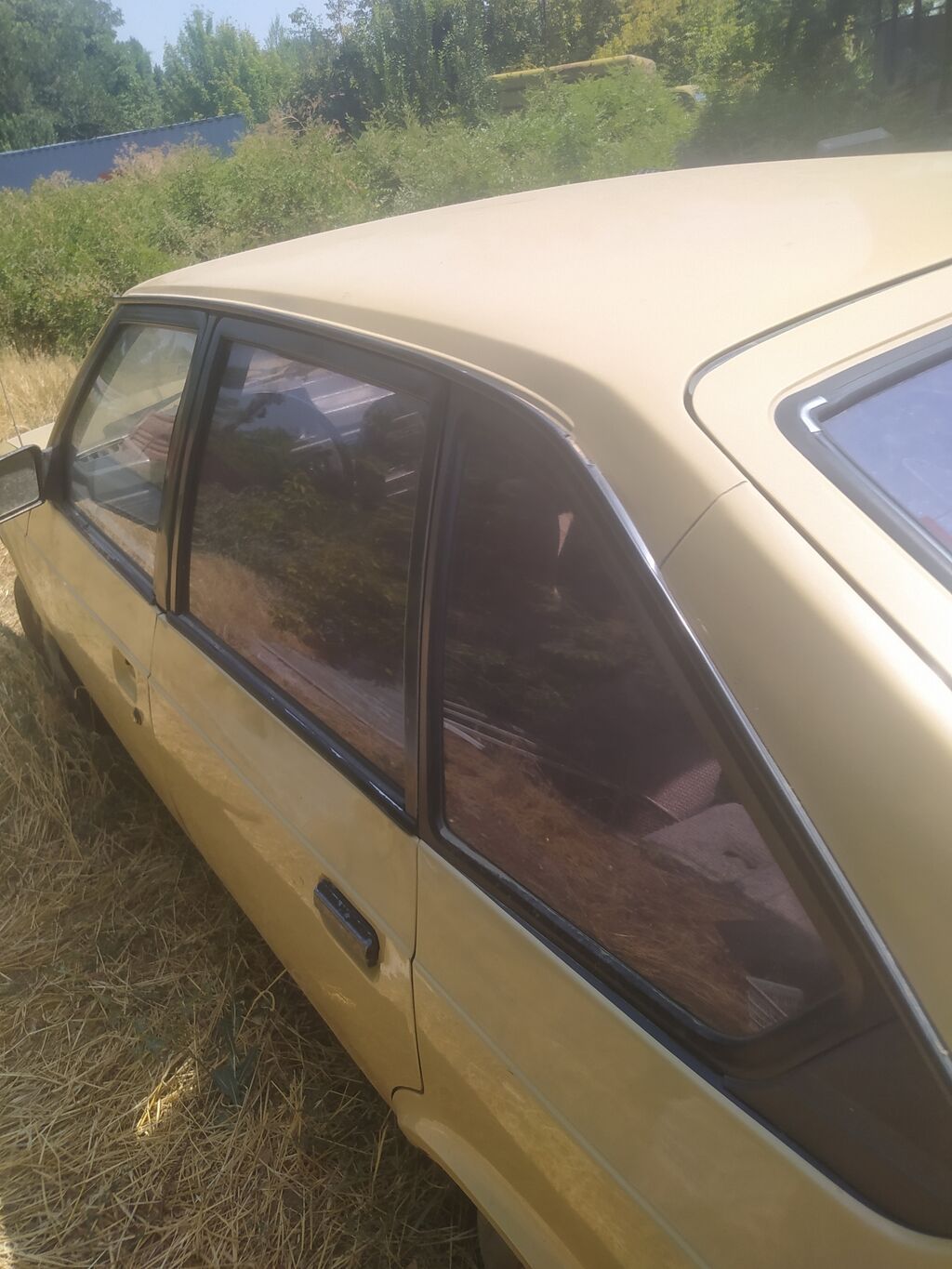 Москвич 2141 — это переднеприводный хэтчбек бежевого цвета: фото 3
