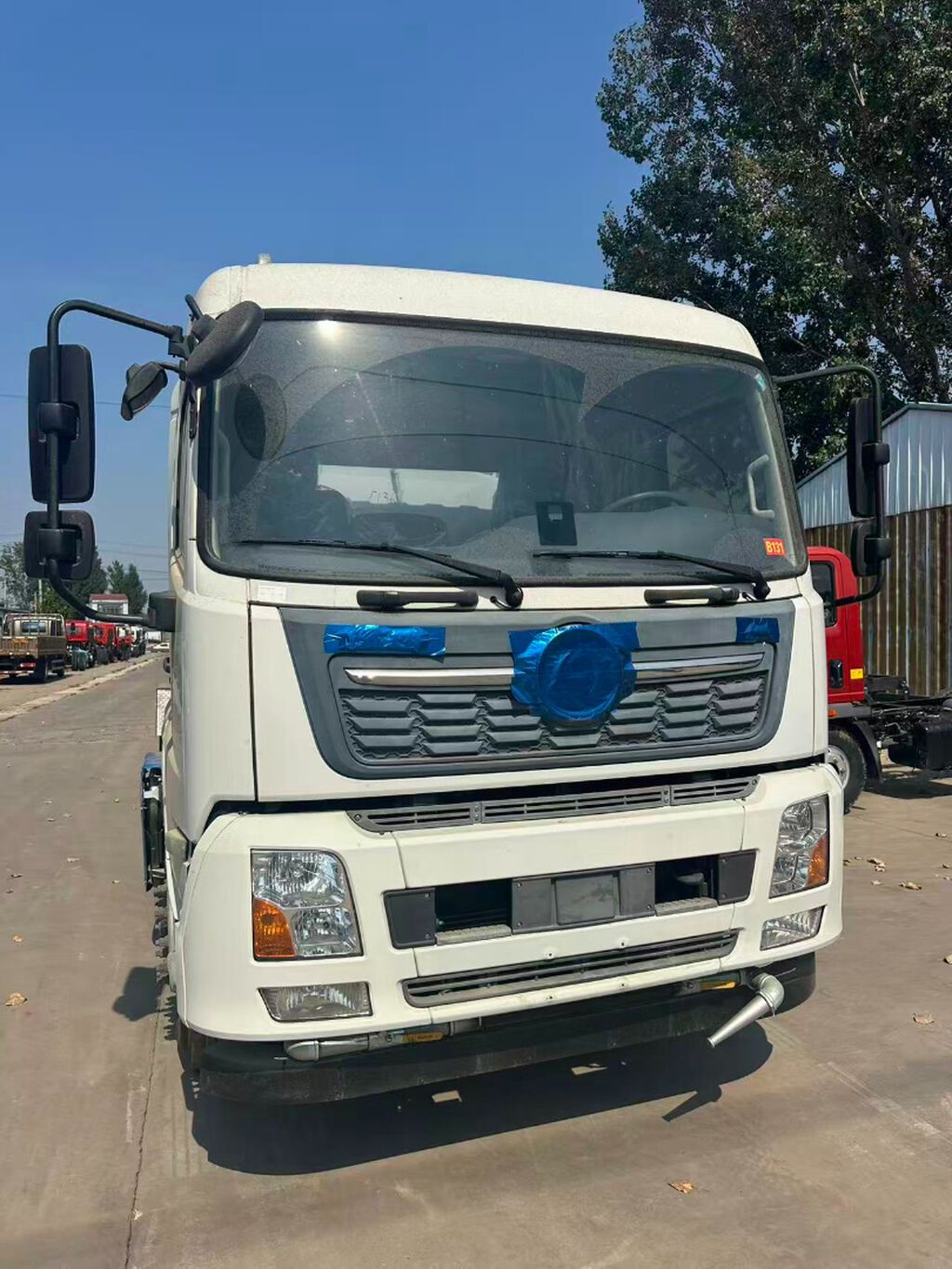 Среднегабаритный автополивочный автомобиль Dongfeng. Основные: фото 2