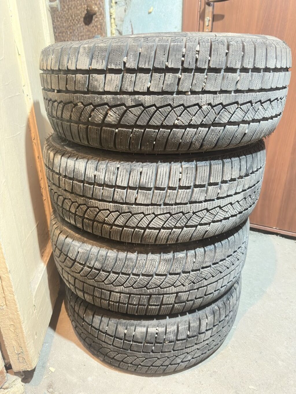 Зимние шины Goodtrip 205/55 R16, комплект из 4 шт. Проездили один: фото 3