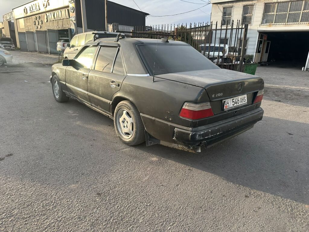 Mercedes-Benz E-Class: 1988 г., 2.6 л, Механика, Бензин, Седан: фото 4