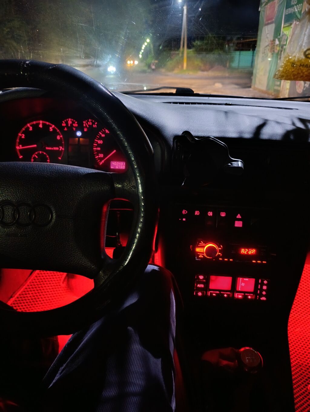 Audi A4: 1997 г., 1.6 л, Механика, Седан: фото 1
