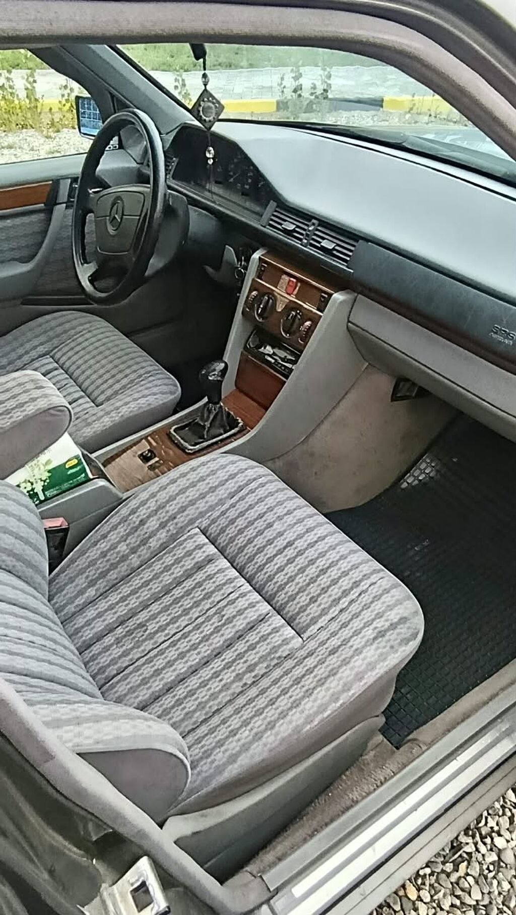 Mercedes-Benz W124: 1993 г., 2 л, Механика, Бензин, Седан: фото 6