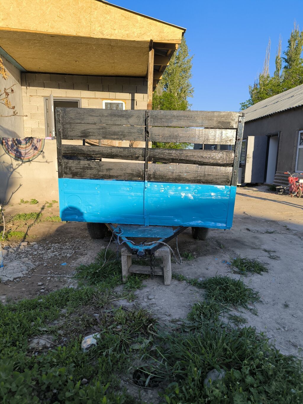 Прицеп легковой, одноосный, с высокой деревянной надстройкой бортов: фото 2