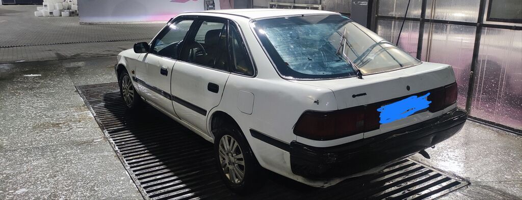 Toyota Carina: 1990 г., 1.6 л, Механика, Бензин, Хэтчбэк: фото 3