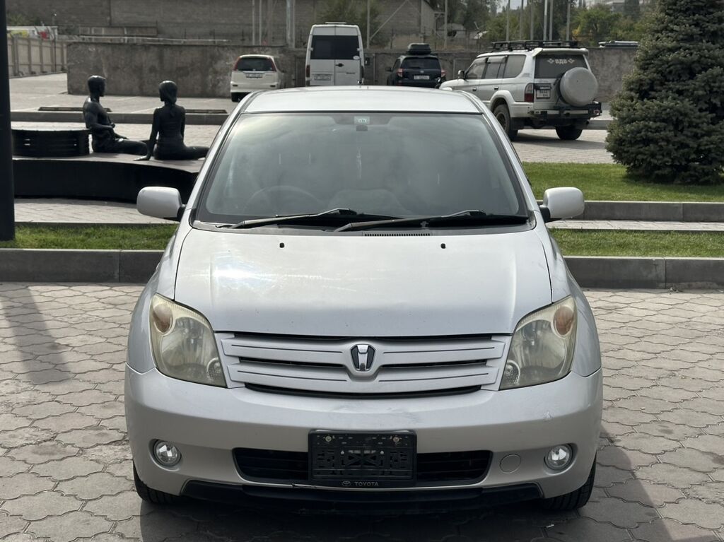 Toyota Ist: 2003 г., 1.3 л, Автомат, Бензин, Хэтчбэк: фото 1