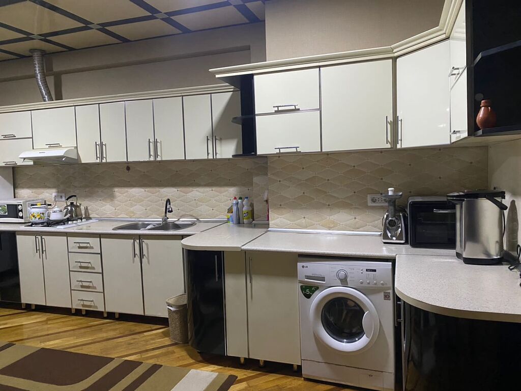 20 yanvar metrosuna 3deq mesafede 17/15,tam3otaqlı super menzilde 2qız