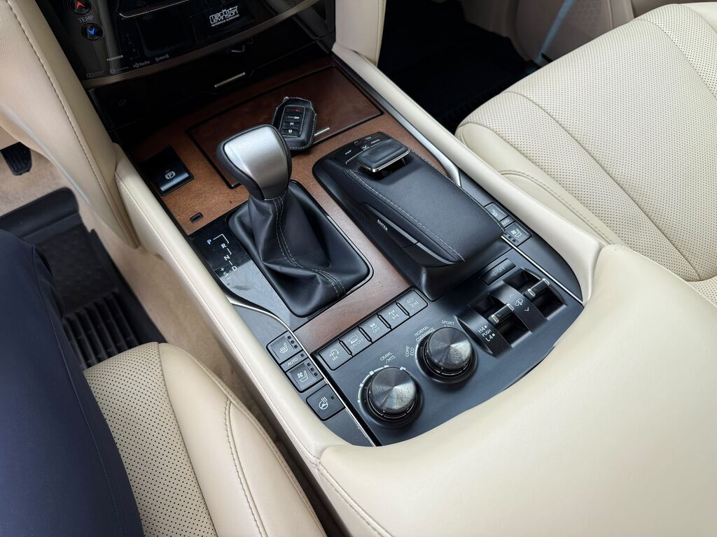 Lexus LX: 2020 г., 5.7 л, Автомат, Бензин, Внедорожник: фото 7