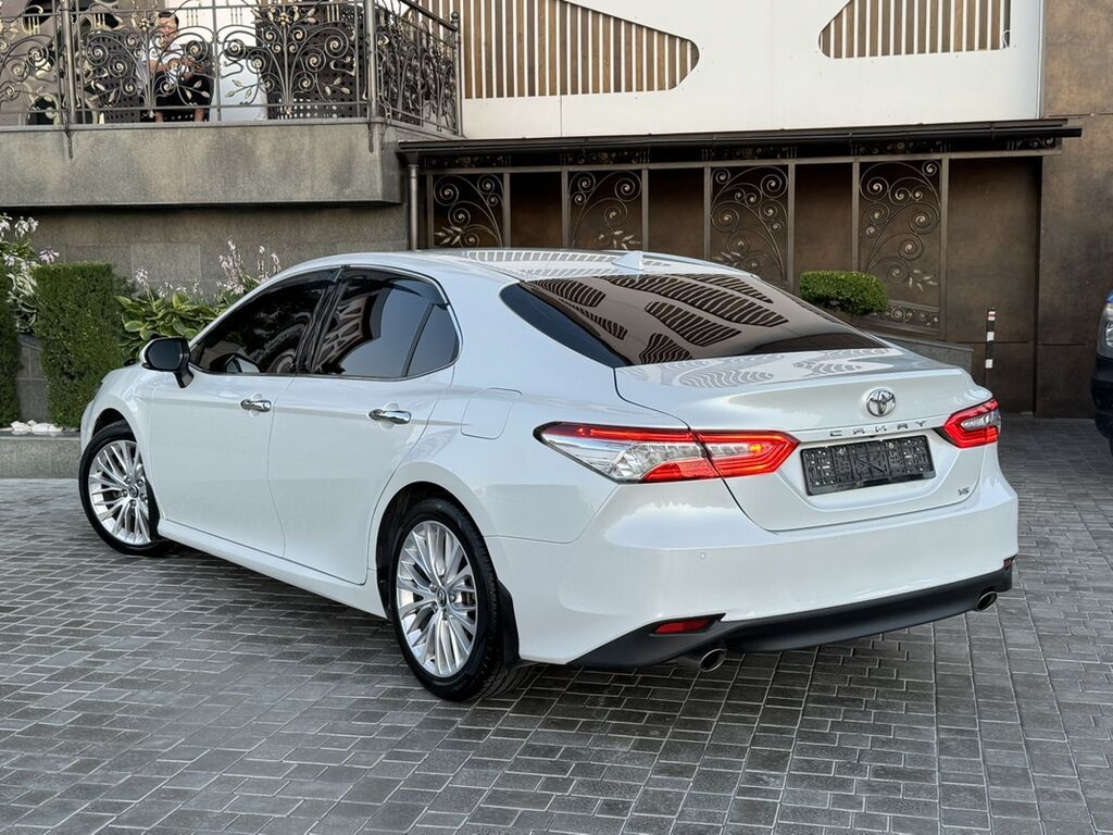 Toyota Camry: 2019 г., 3.5 л, Автомат, Бензин, Седан: фото 2