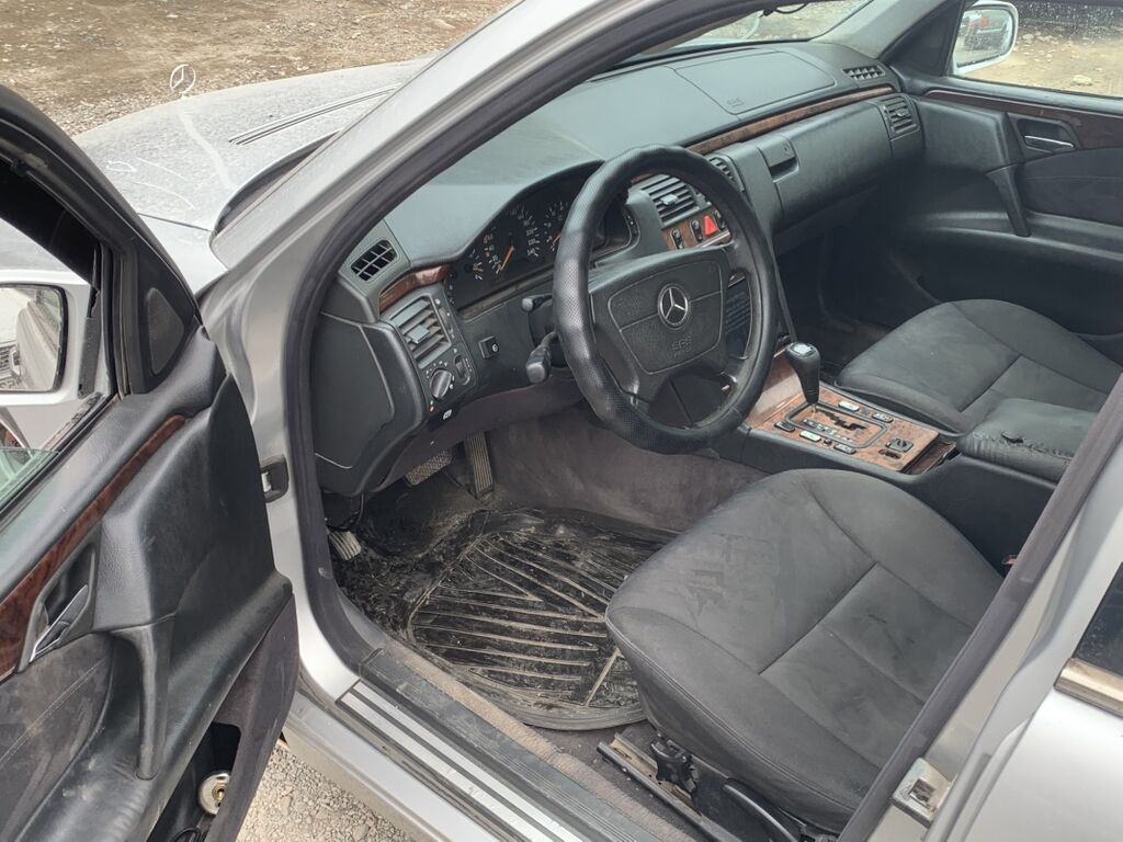 Mercedes-Benz E-Class: 1999 г., 3.2 л, Автомат, Газ, Седан: фото 6
