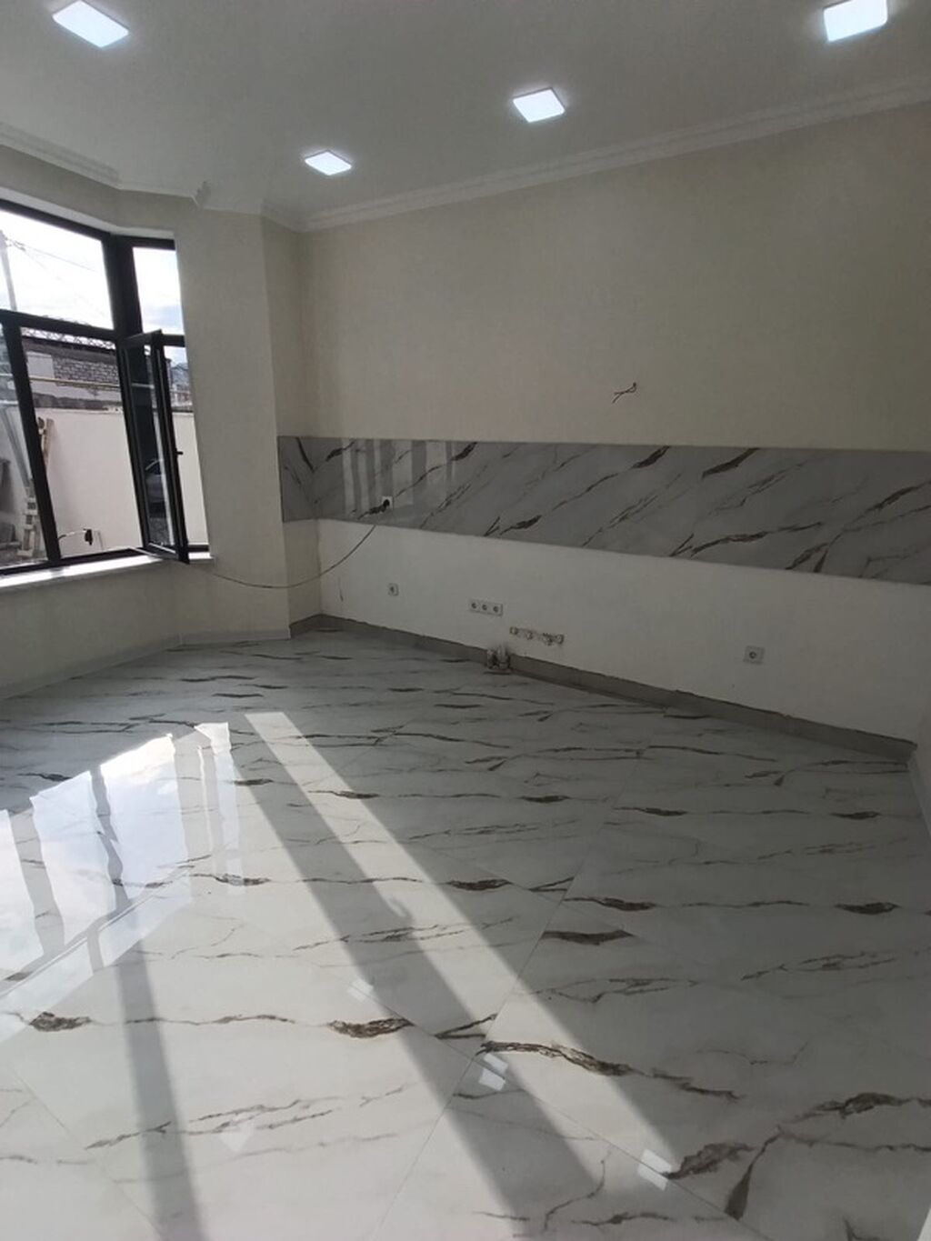 Hövsanda dənizə yaxın, paket kupçalı, super yeni təmirli,2 mərtəbəli