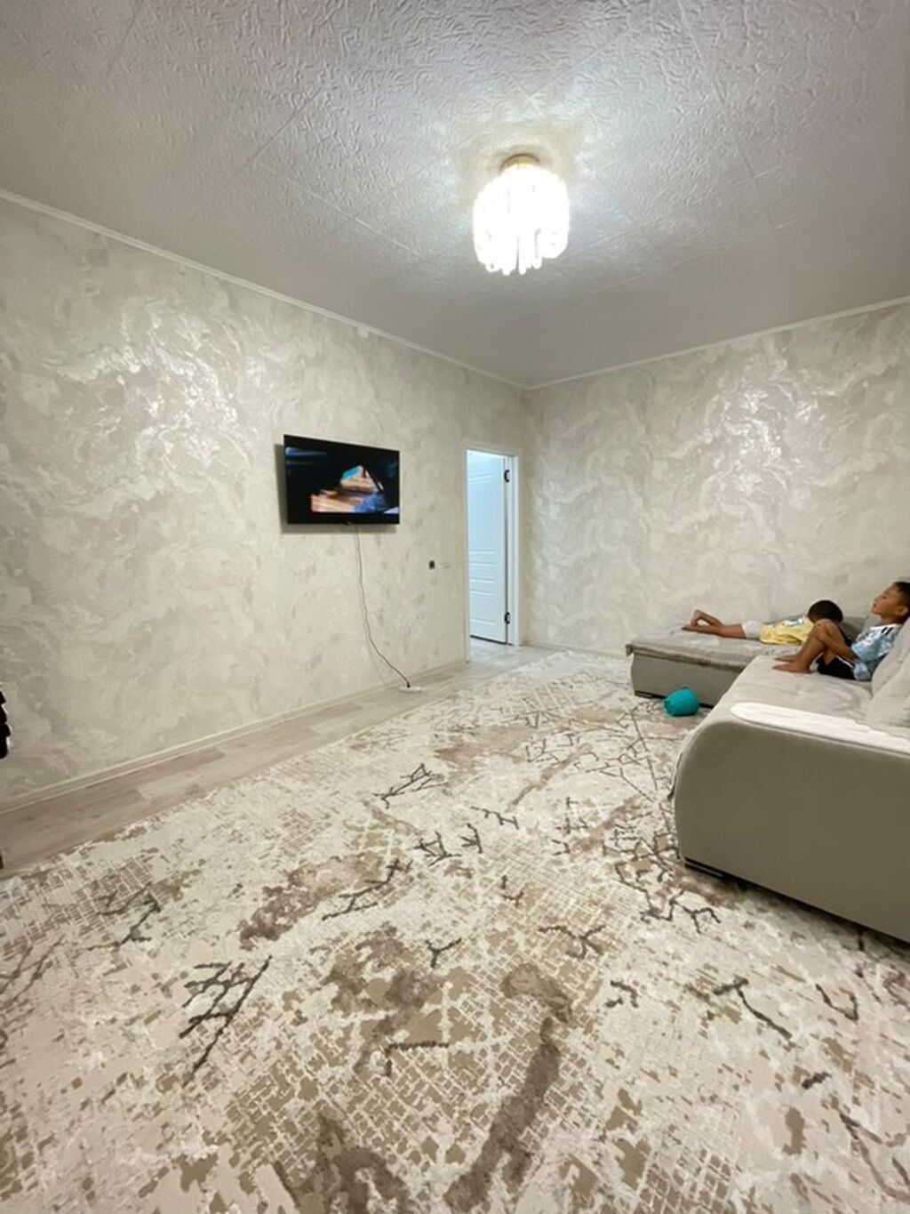 1 комната, 35 м², Кудайберген авторынок 105 серия, 2 этаж, Евроремонт: фото 2