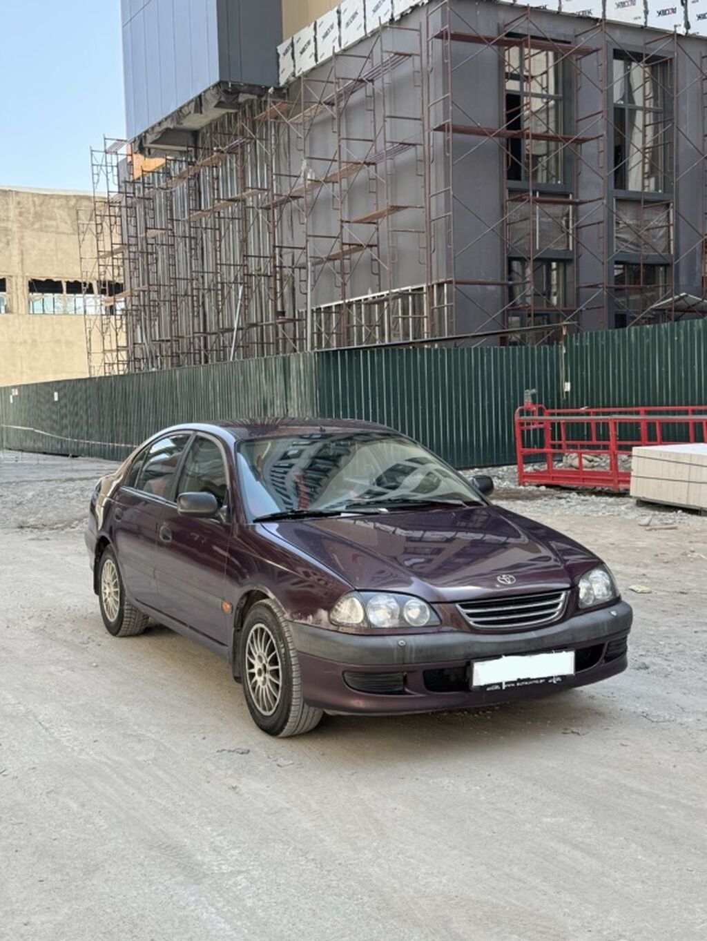 Toyota Avensis: 2000 г., 2 л, Механика, Бензин, Седан: фото 3