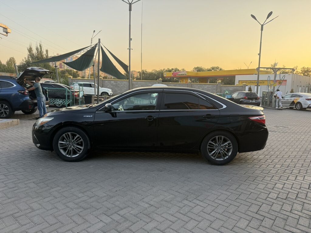 Toyota Camry: 2016 г., 2.5 л, Гибрид, Седан: фото 3